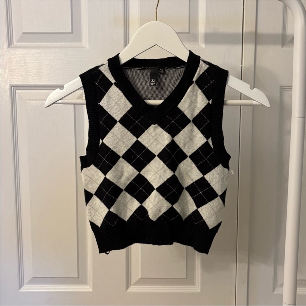 Black & White Knit Argyle Sweater Vest Size Small - Picture 9 of 11